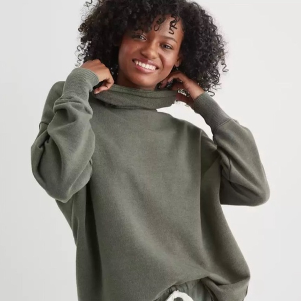 COPY - Aerie Soft Fleece Turtleneck - M